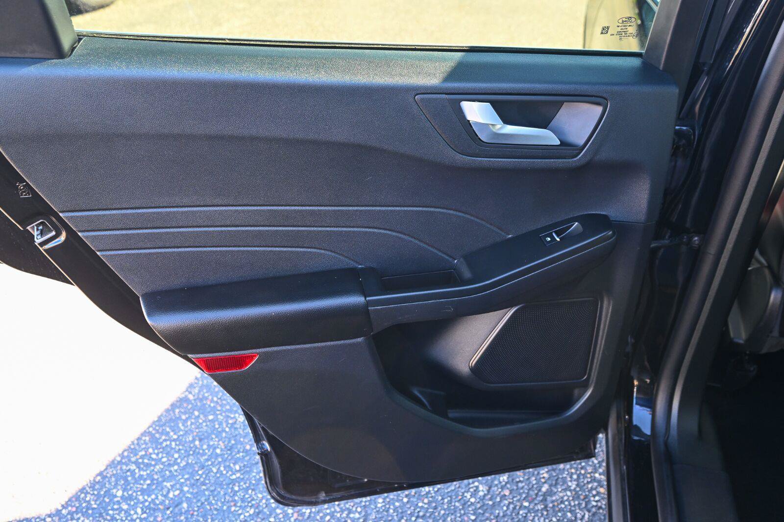 Certified 2025 Ford Escape Platinum AWD/4WD image 24