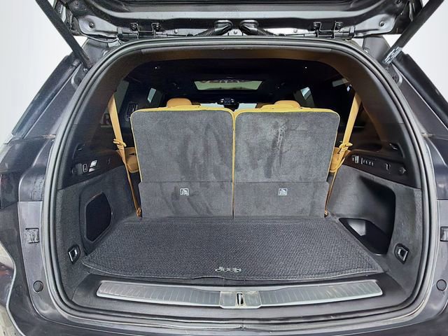 Used 2022 Jeep Grand Cherokee L Summit w/ Luxury Tech Group V image 32