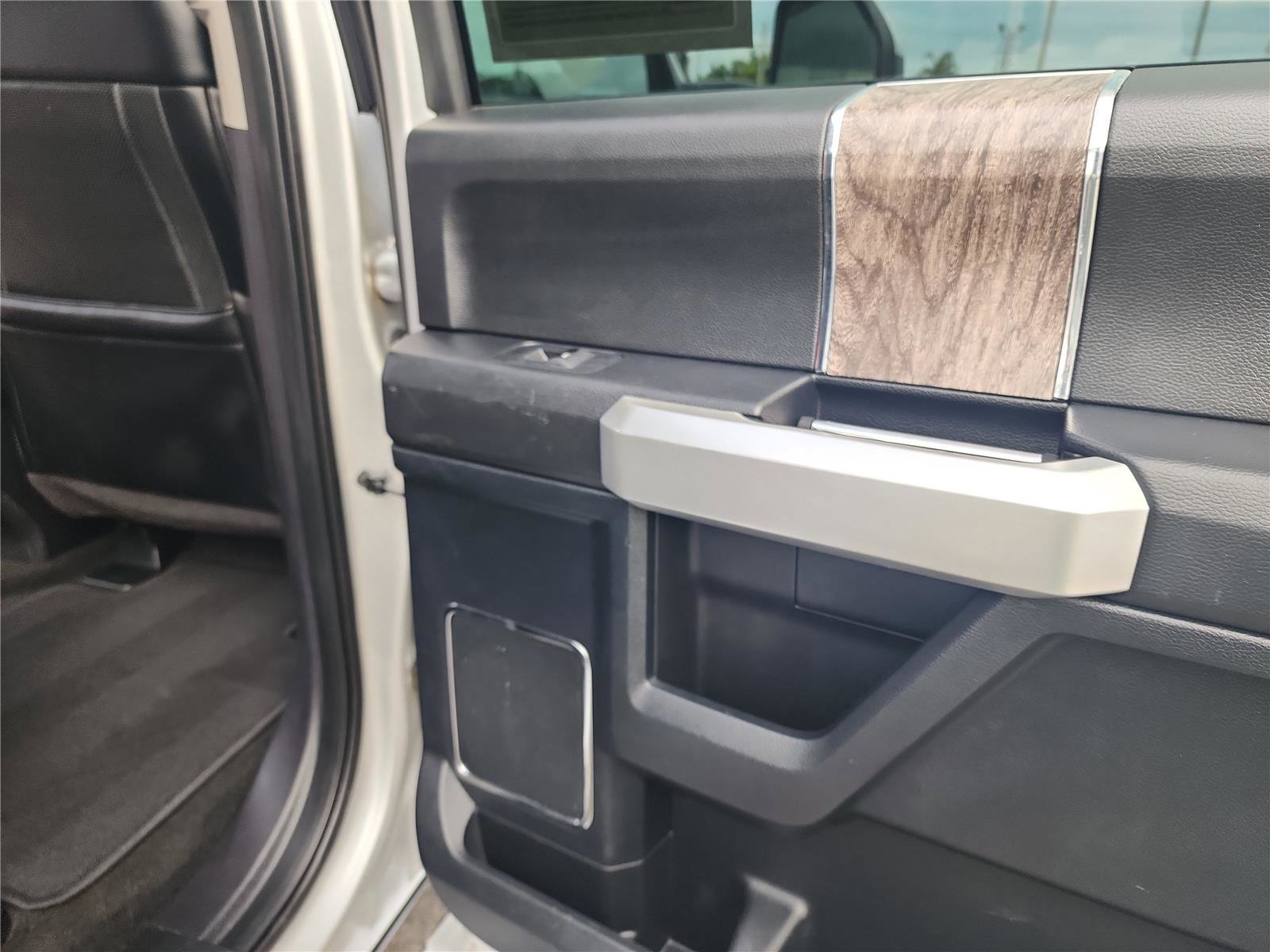 Certified 2018 Ford F250 Lariat w/ Lariat Value Package image 24