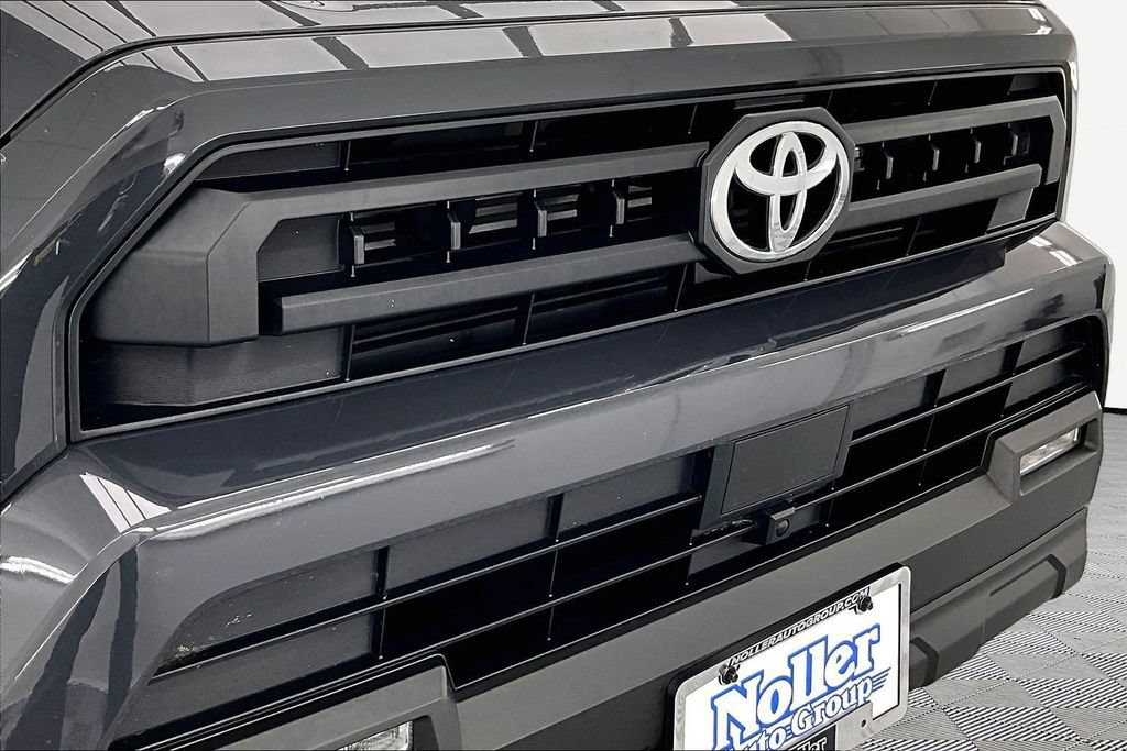 Used 2025 Toyota 4Runner SR5 AWD/4WD image 28