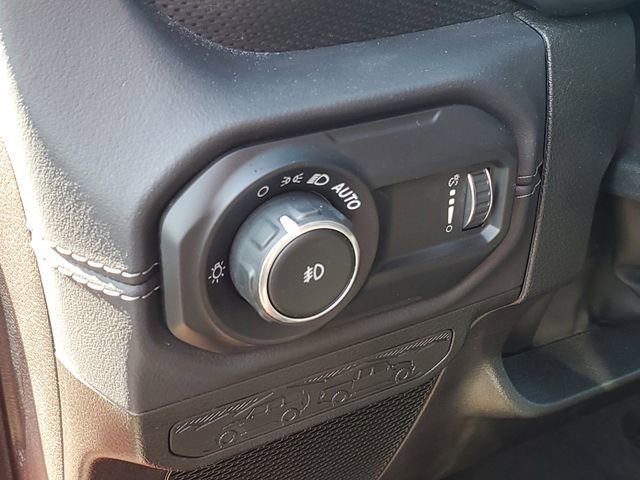 Used 2025 Jeep Wrangler Unlimited Rubicon w/ Convenience Group image 7