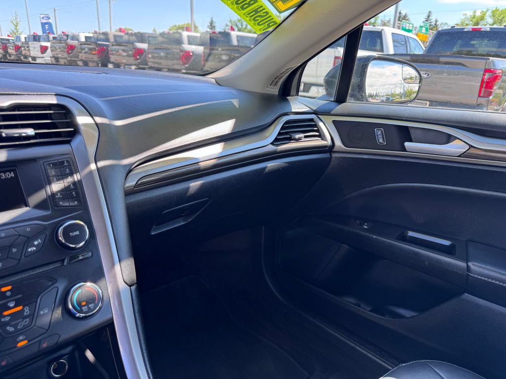 Certified 2017 Ford Fusion SE FWD image 21