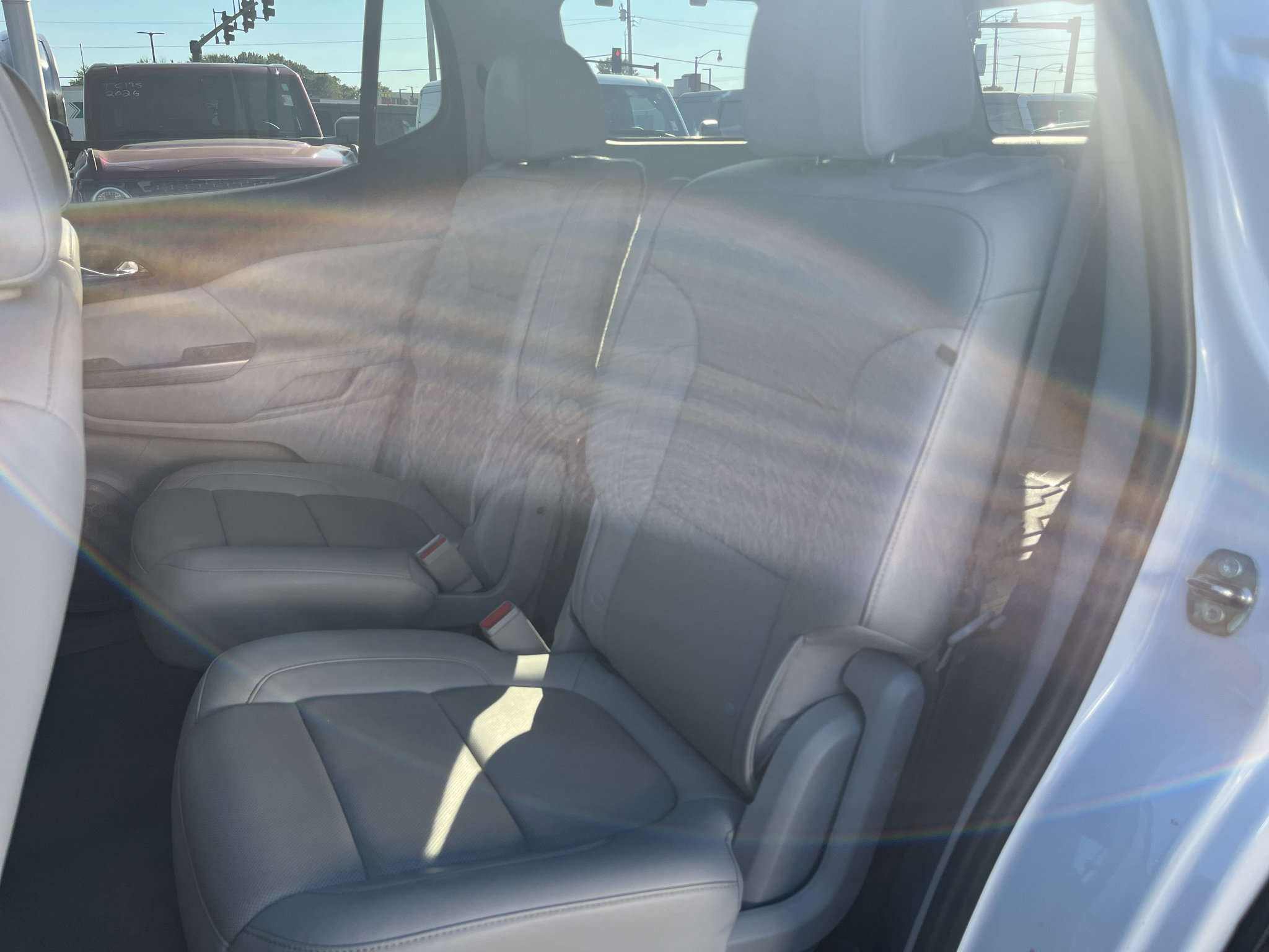 Used 2021 GMC Acadia SLT w/ LPO, Bright Accent Package FWD image 24
