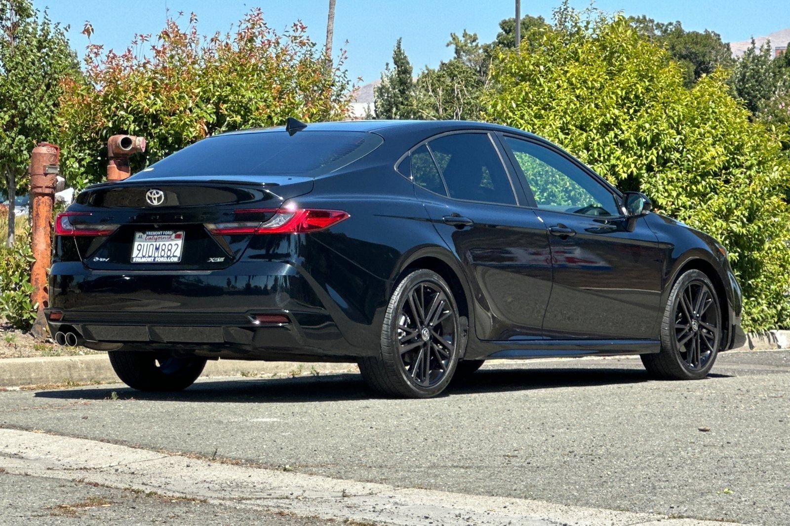 Used 2025 Toyota Camry XSE FWD image 3