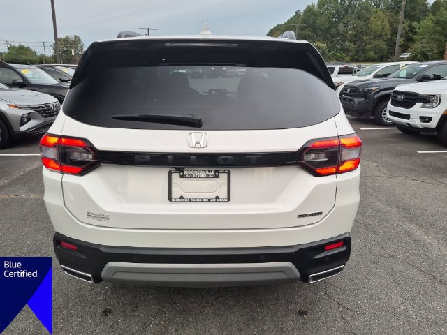 Used 2024 Honda Pilot Touring image 4
