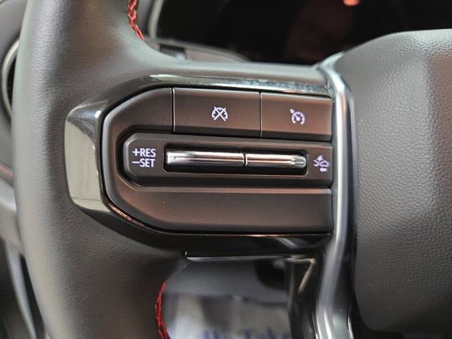 Used 2025 Chevrolet Colorado Z71 w/ Technology Package AWD/4WD image 17