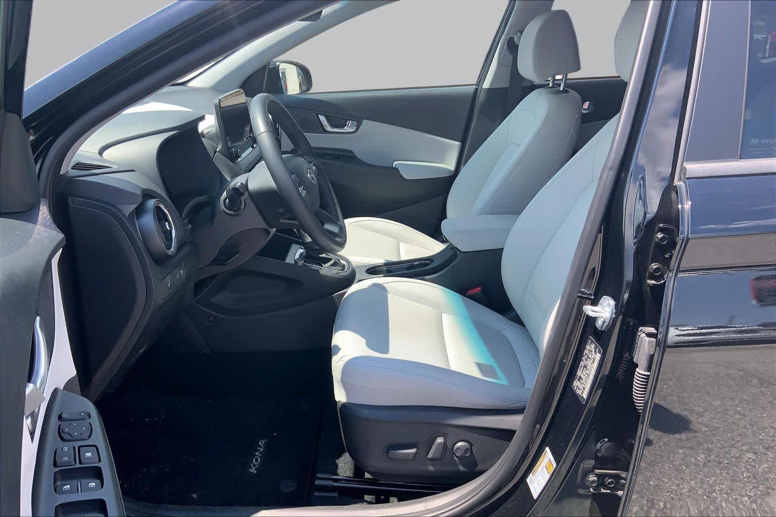 Used 2023 Hyundai Kona Limited FWD image 8