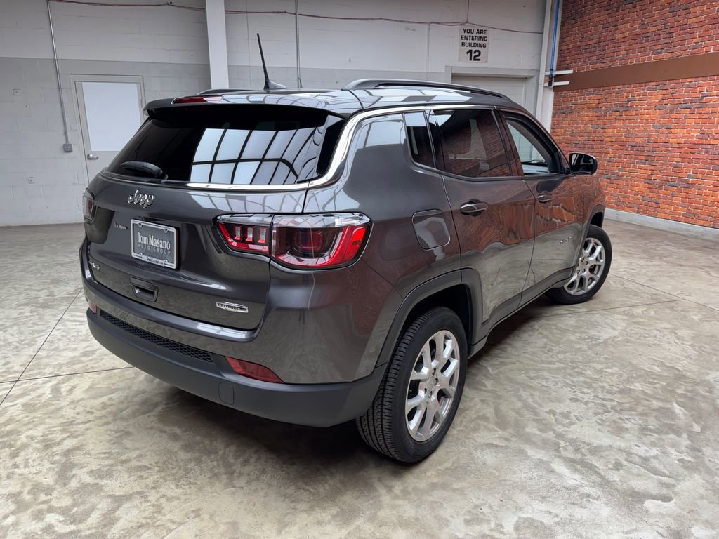 Used 2022 Jeep Compass Latitude image 4