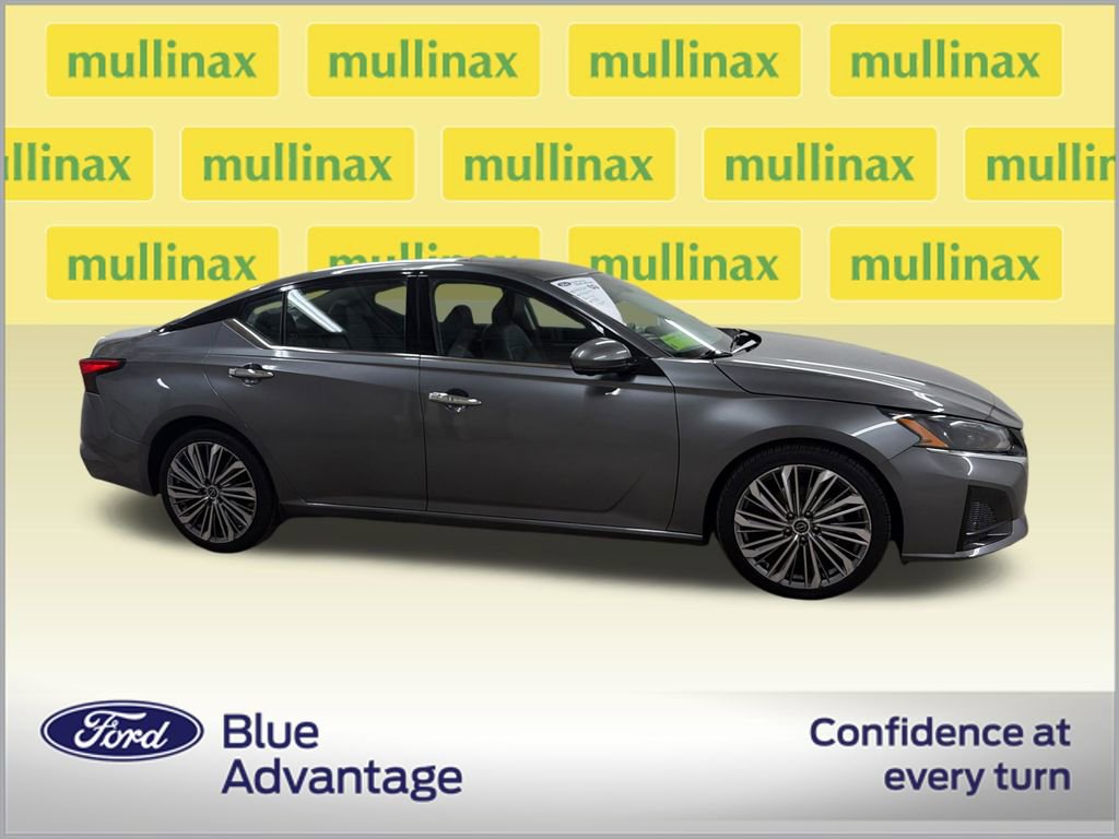Used 2023 Nissan Altima 2.5 SL FWD image 2