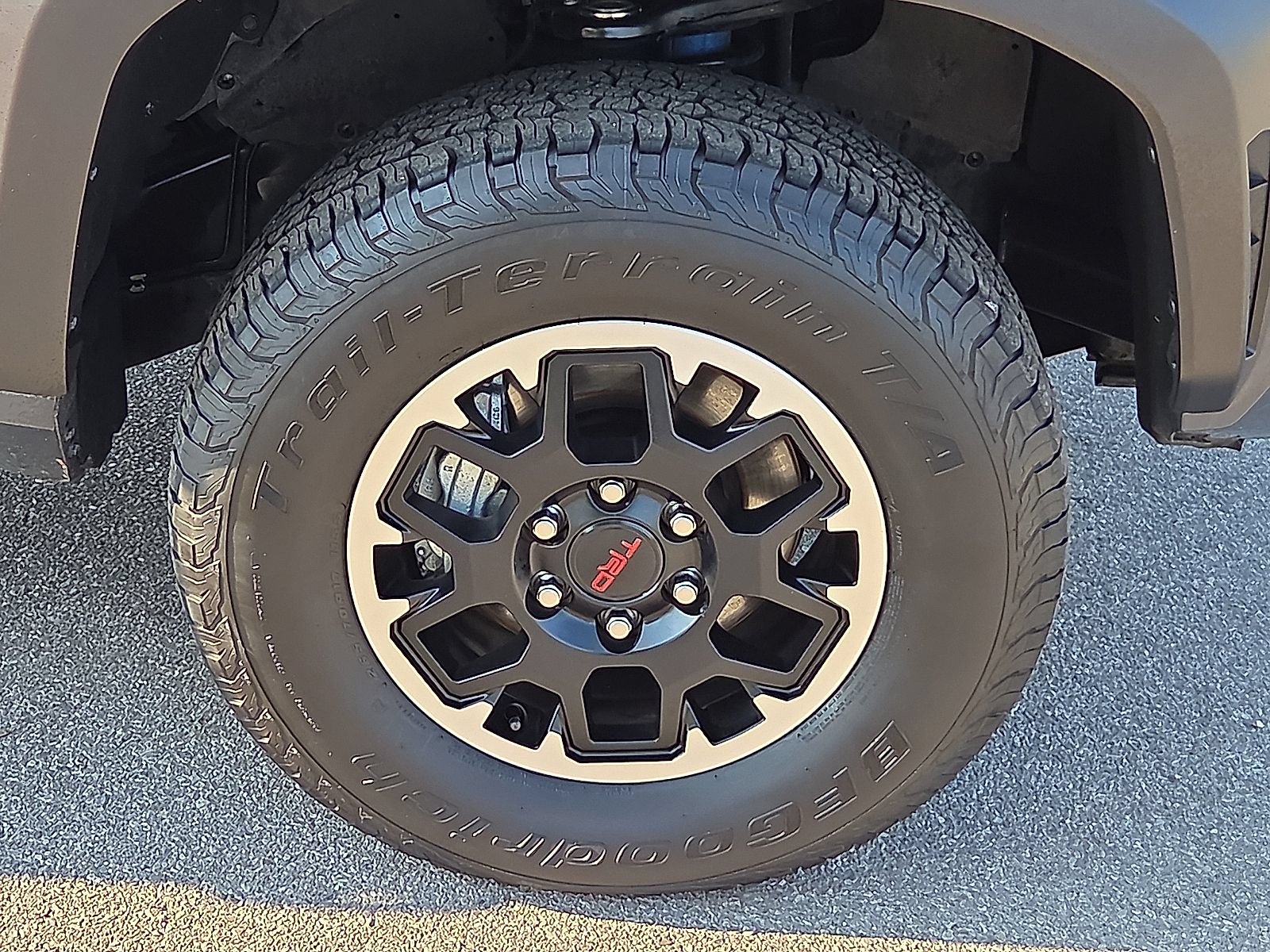 Used 2025 Toyota Tacoma TRD Off-Road AWD/4WD image 7