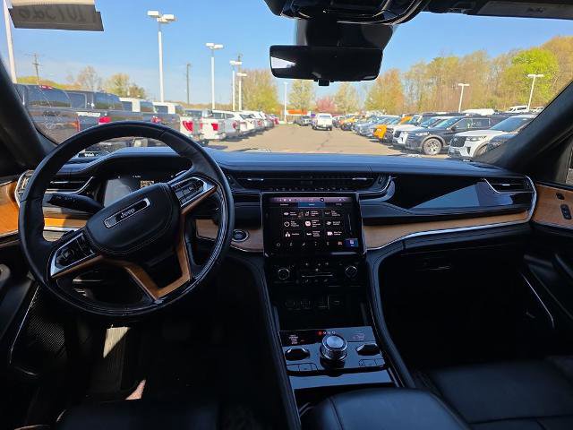 Used 2023 Jeep Grand Cherokee L Summit AWD/4WD image 19