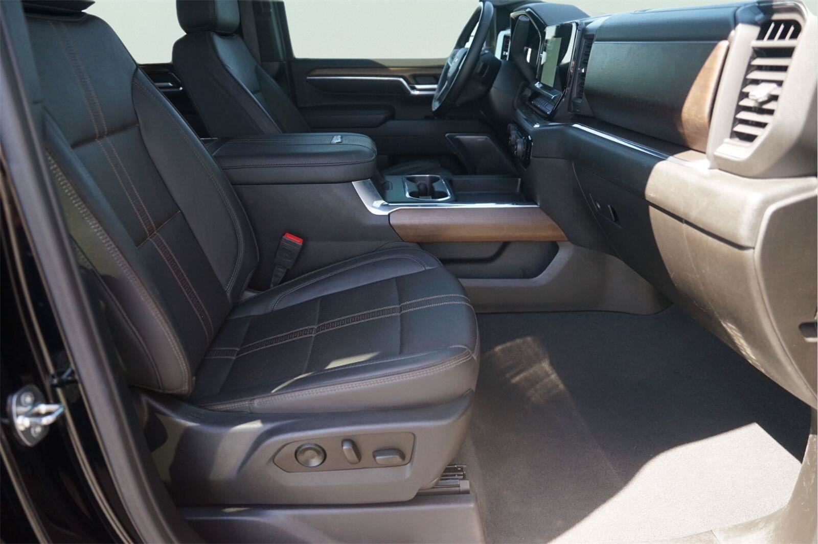 Used 2024 Chevrolet Silverado 3500 High Country w/ High Country Premium Package AWD/4WD image 19
