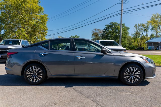 Used 2024 Nissan Altima 2.5 SV FWD image 5