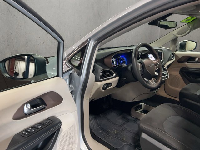 Used 2023 Chrysler Voyager LX FWD image 35
