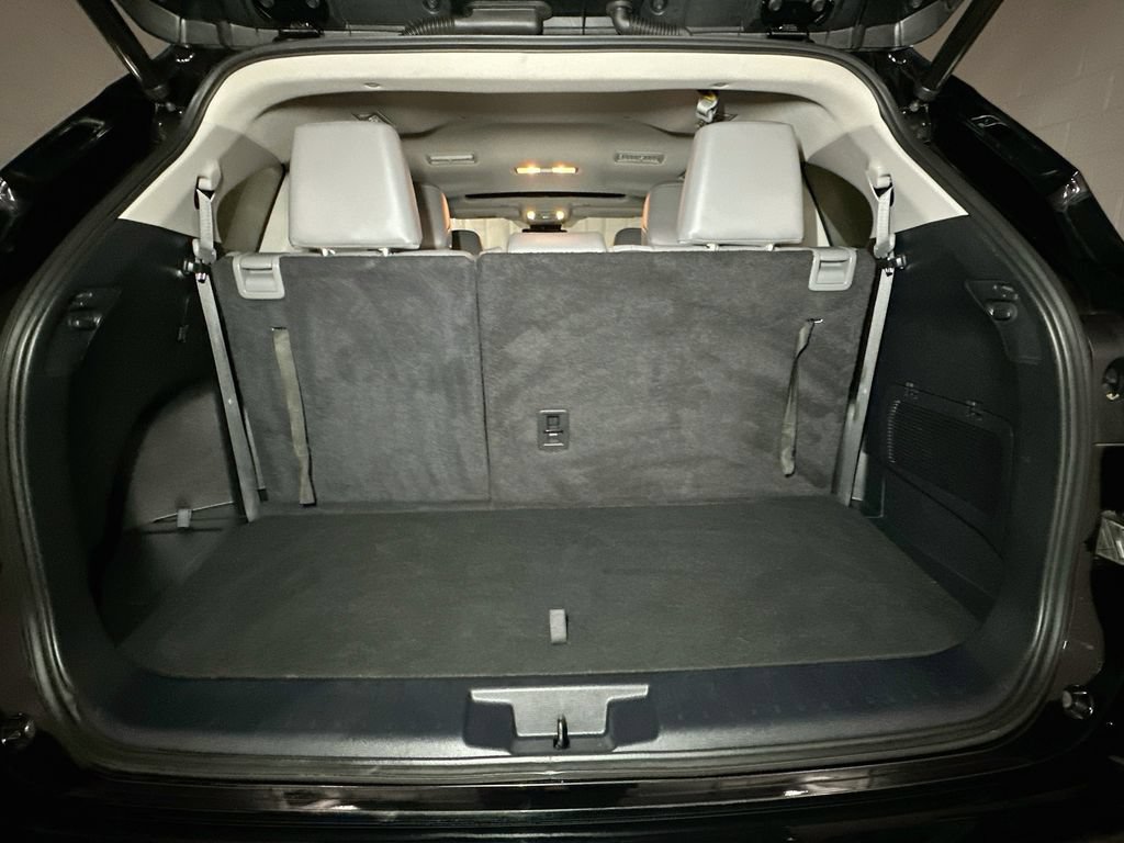Used 2023 Toyota Highlander XLE AWD/4WD image 37
