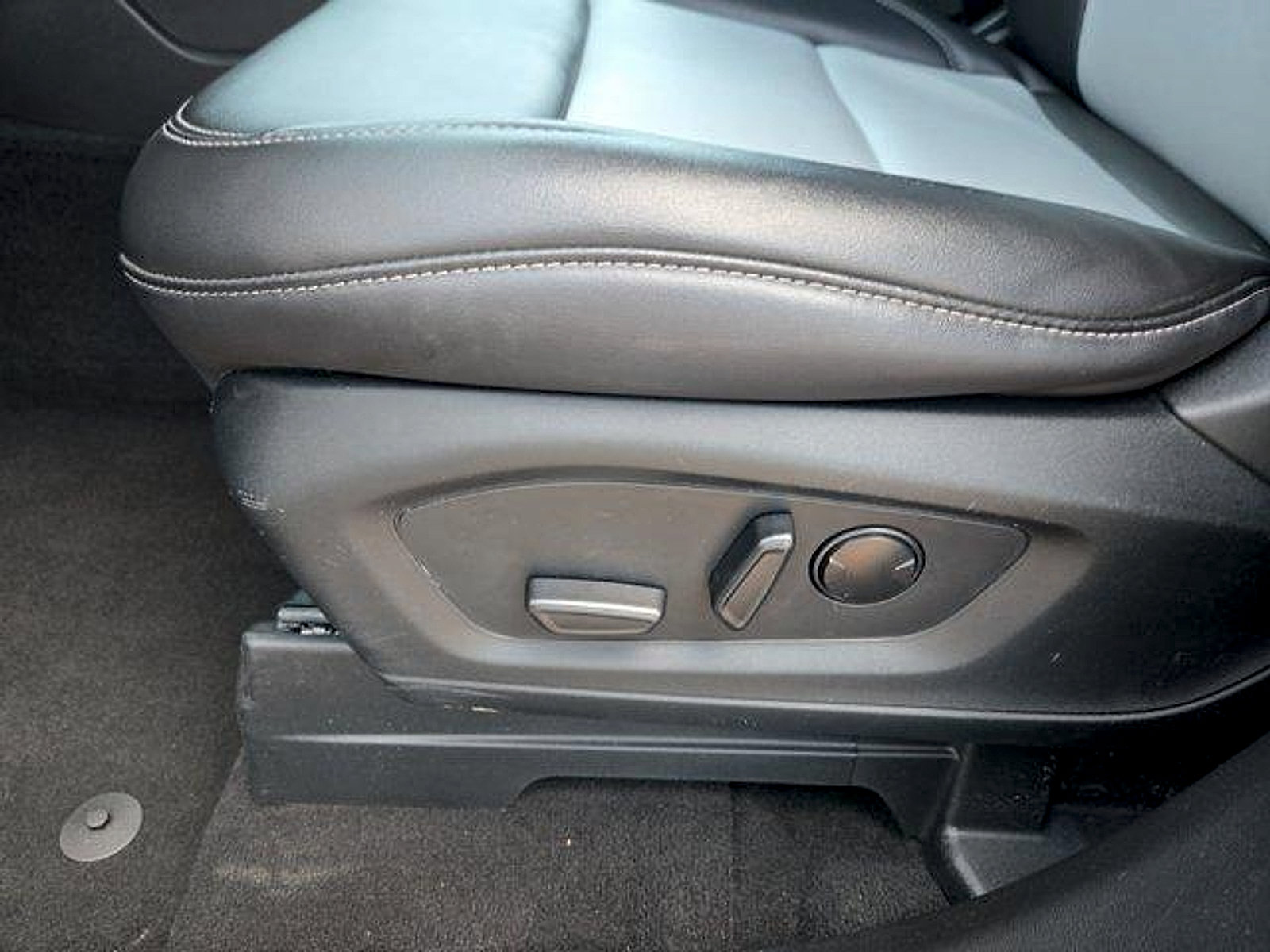 Certified 2023 Ford Explorer XLT w/ Equipment Group 202A AWD/4WD image 12