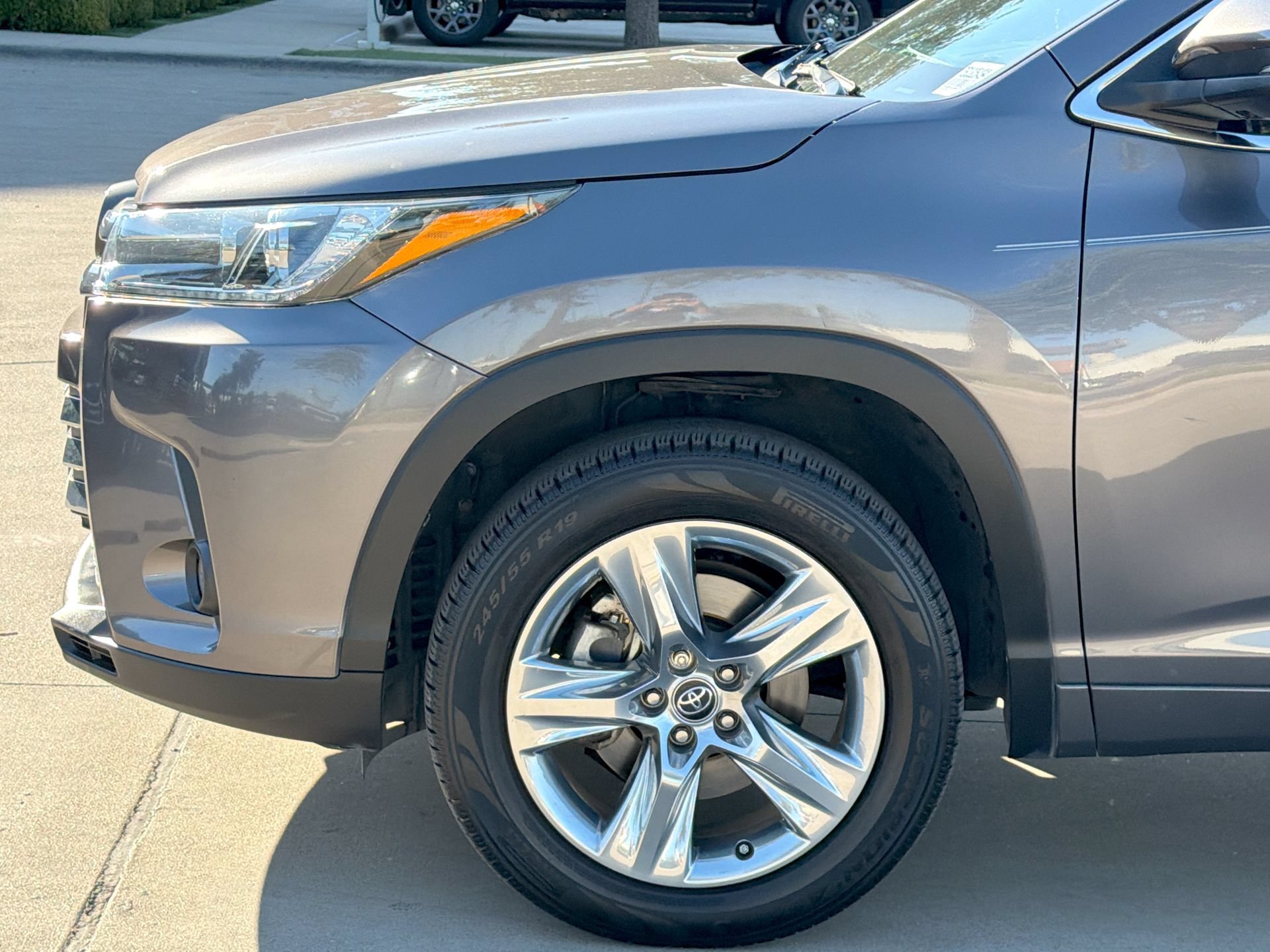 Used 2019 Toyota Highlander Limited FWD image 10