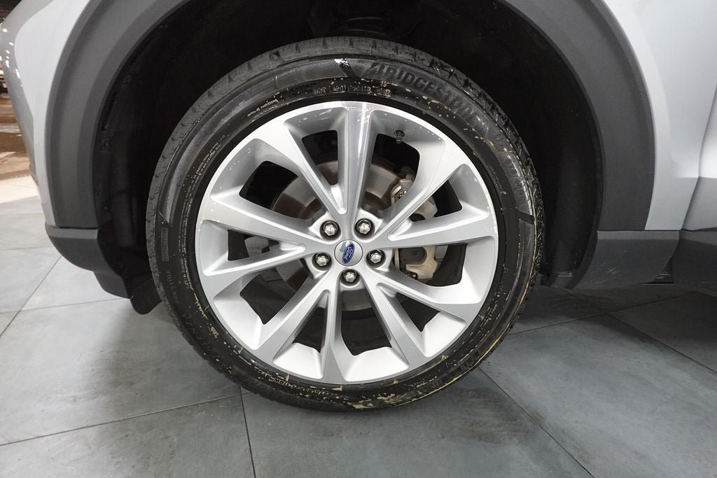 Certified 2023 Ford Explorer Platinum w/ Technology Package AWD/4WD image 38