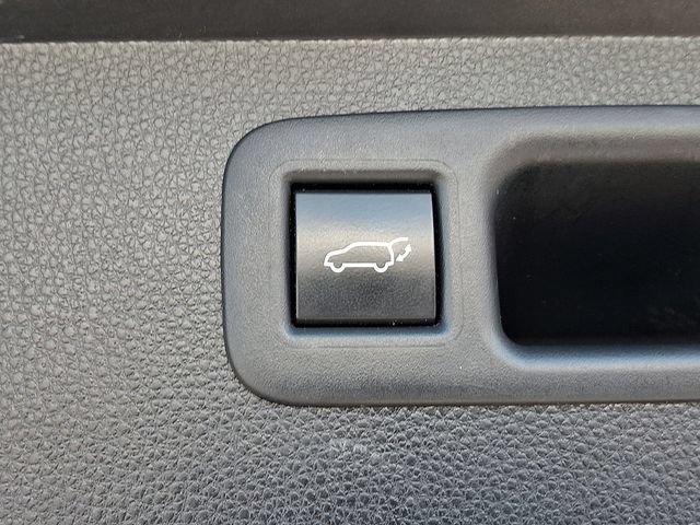 Used 2022 Toyota Highlander XLE AWD/4WD image 33