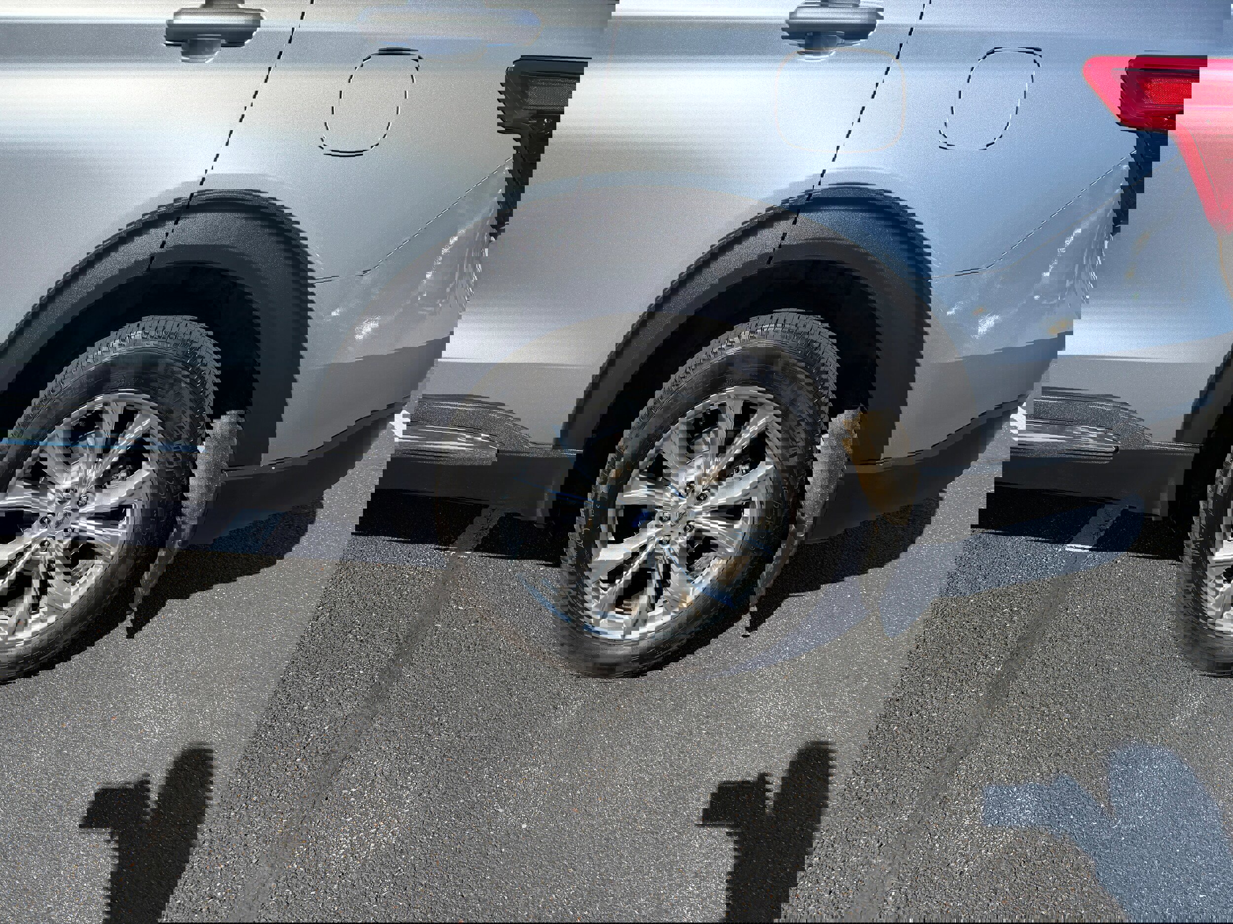 Certified 2020 Ford Explorer XLT w/ Equipment Group 202A image 10