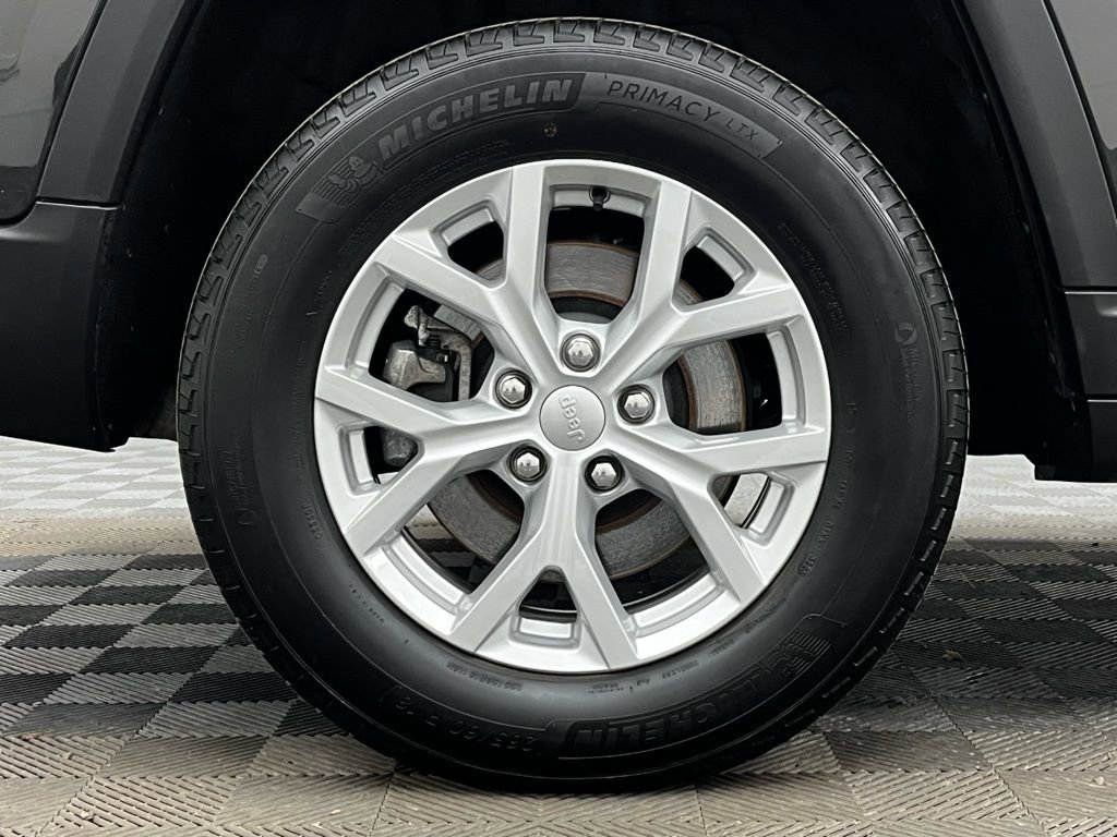 Used 2024 Jeep Grand Cherokee L Limited w/ Luxury Tech Group II image 17