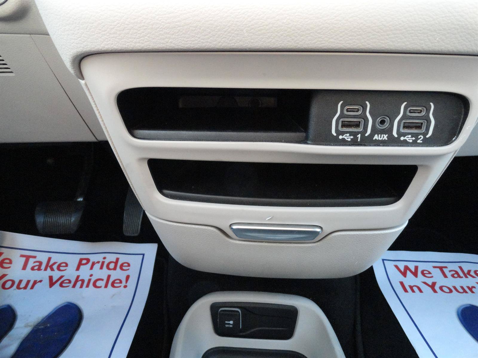 Used 2023 Chrysler Voyager LX FWD image 23
