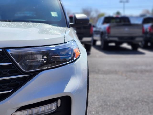 Certified 2022 Ford Explorer XLT w/ Equipment Group 202A image 10