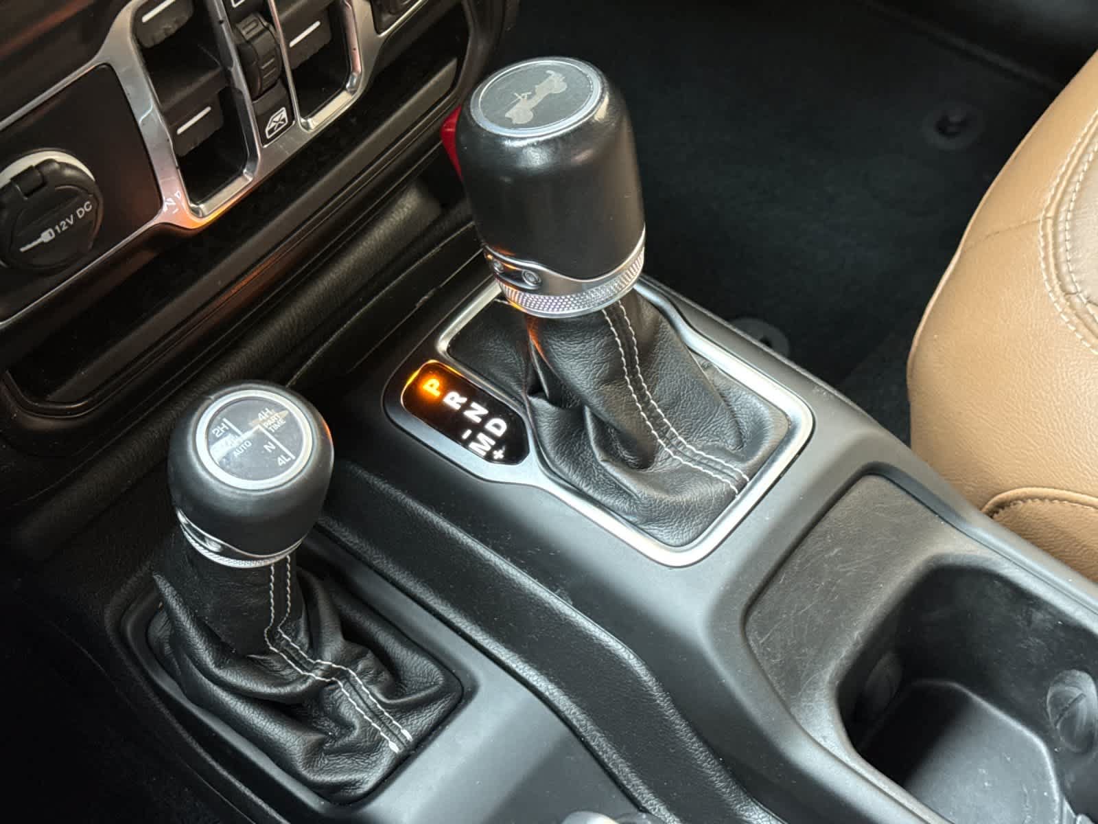 Used 2022 Jeep Wrangler Unlimited Sahara AWD/4WD image 21