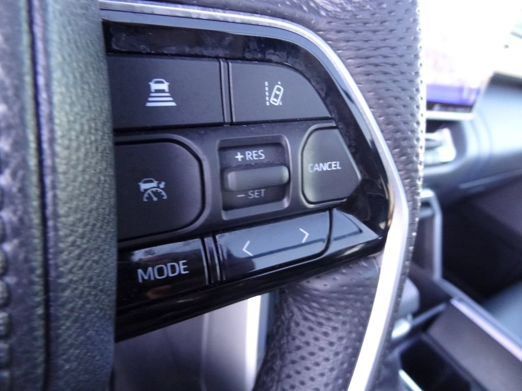 Used 2024 Toyota Sequoia Platinum AWD/4WD image 31