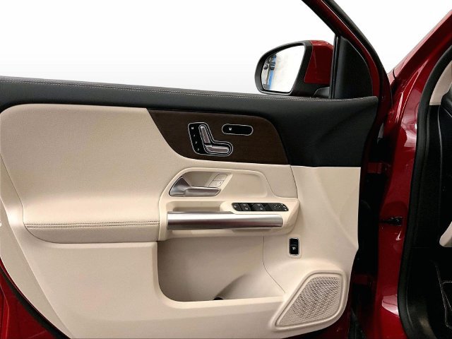 Used 2021 Mercedes-Benz GLA 250 4MATIC image 22