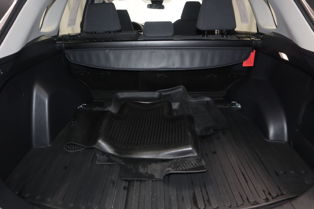 Used 2022 Toyota RAV4 LE AWD/4WD image 10