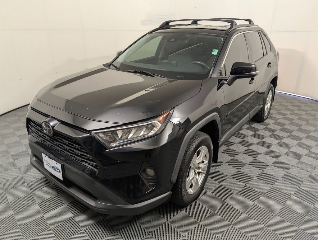 Used 2020 Toyota RAV4 XLE AWD/4WD image 4