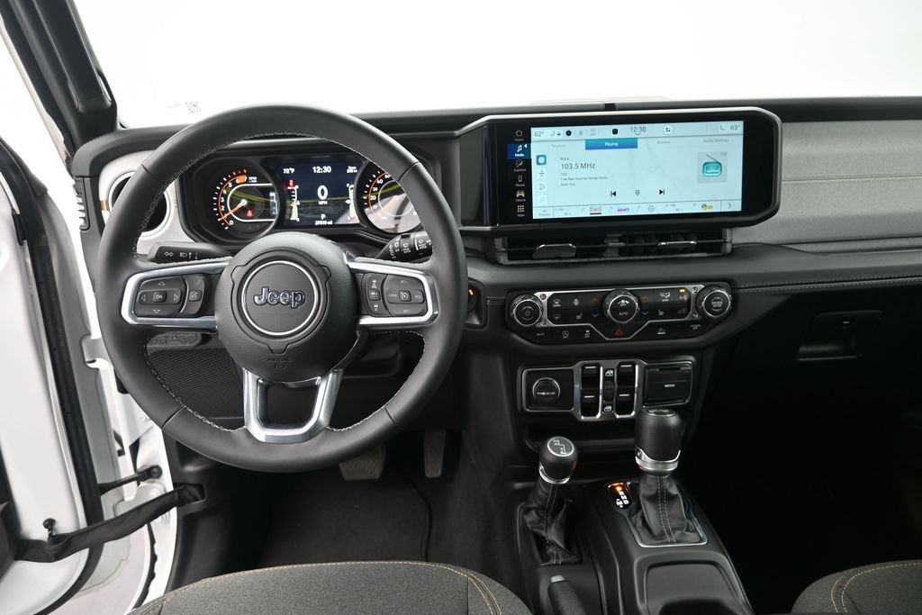 Used 2025 Jeep Wrangler Sahara AWD/4WD image 15