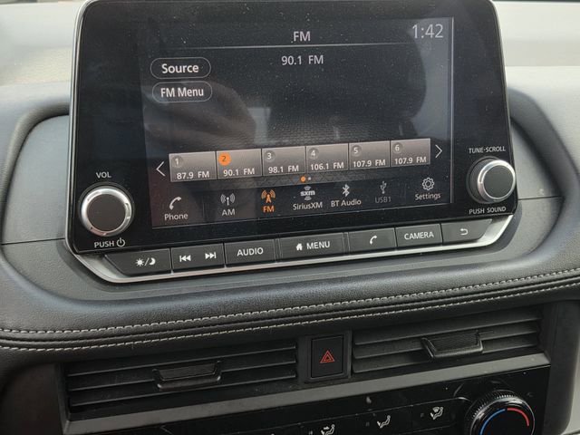 Used 2024 Nissan Rogue S image 8