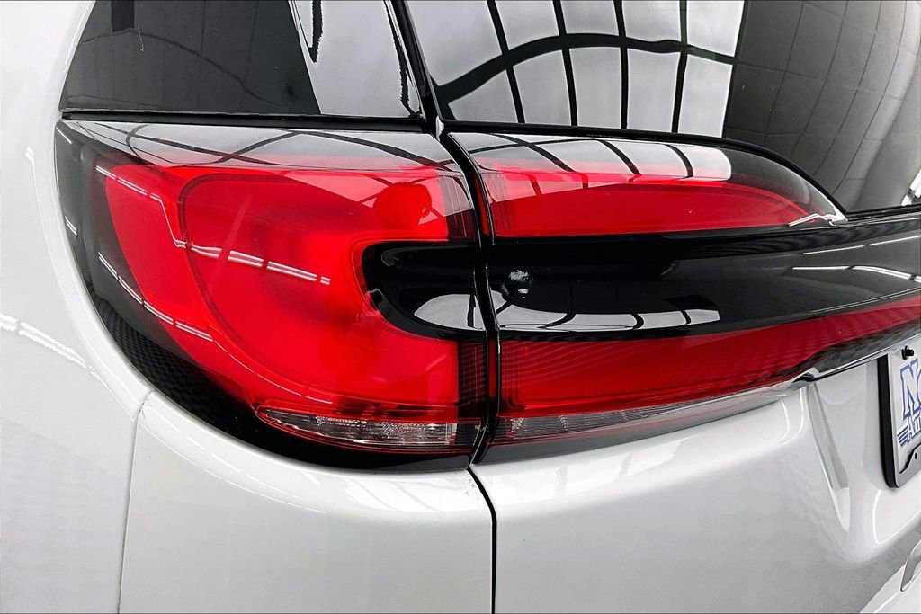 Used 2023 Chrysler Pacifica Touring-L image 31