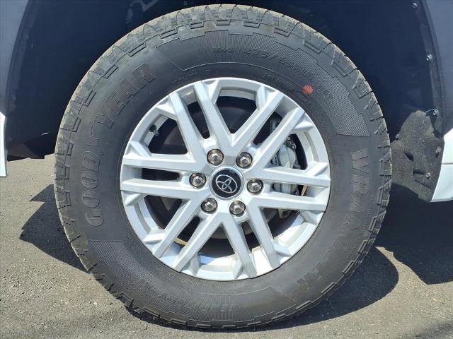 Used 2022 Toyota Tundra SR5 w/ SR5 Premium Package image 25