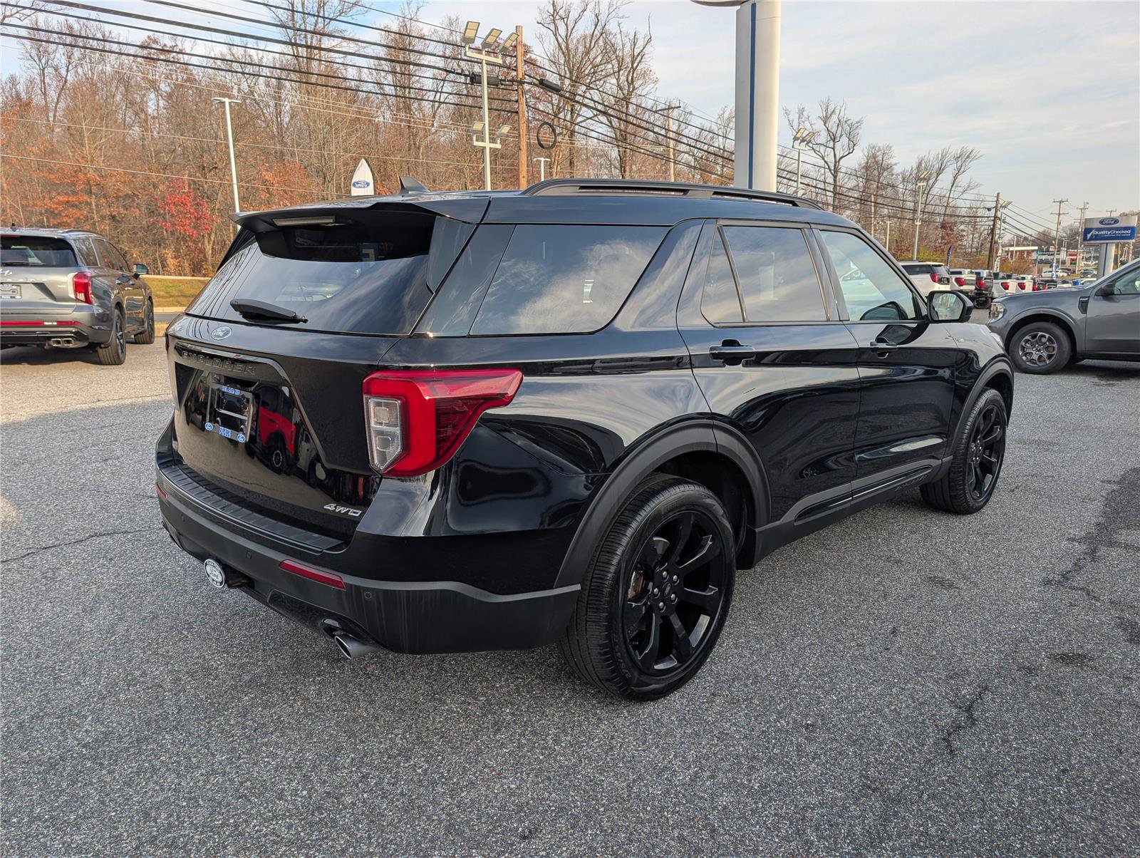 Certified 2023 Ford Explorer ST-Line w/ Class IV Trailer Tow Package image 5