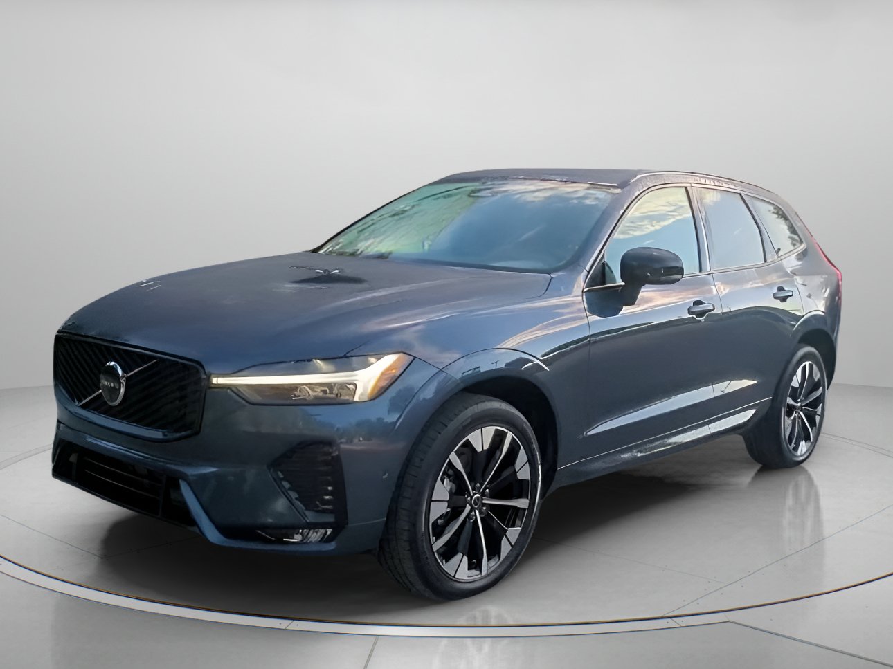 Used 2026 Volvo XC60 B5 Plus AWD/4WD image 12