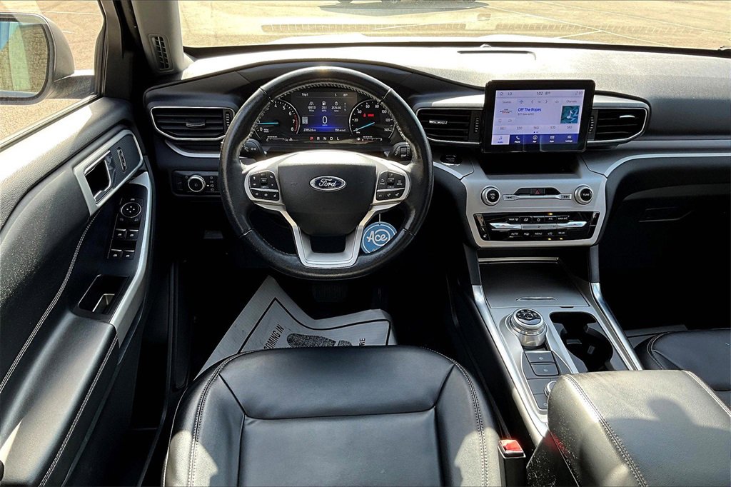 Certified 2022 Ford Explorer XLT w/ Equipment Group 202A image 5