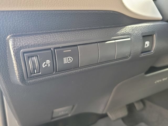 Used 2024 Toyota Corolla LE AWD/4WD image 17