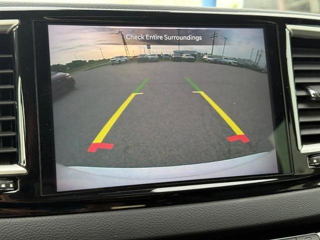 Used 2022 Chrysler Pacifica Touring-L FWD image 19