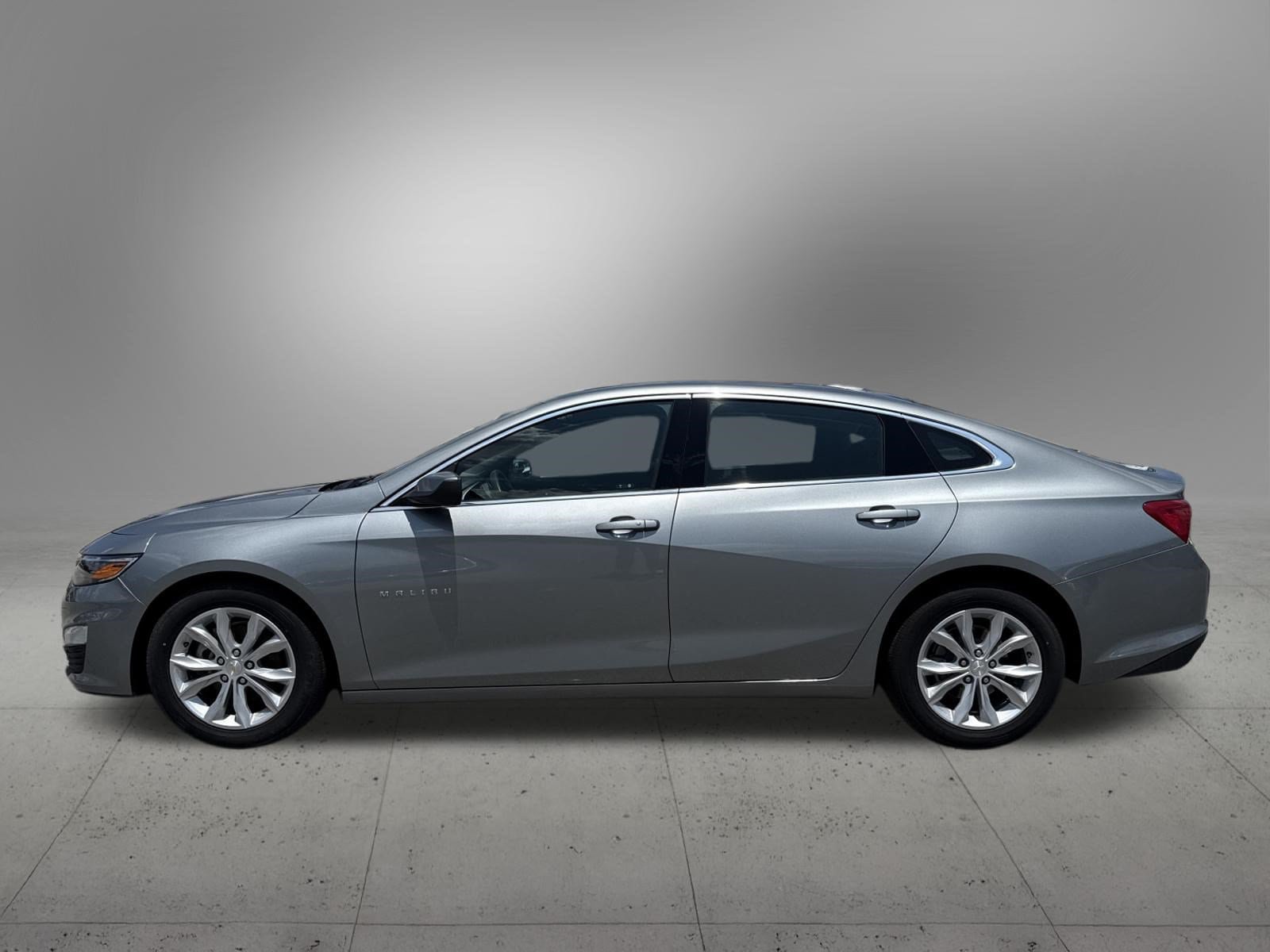 Used 2024 Chevrolet Malibu LT FWD image 2
