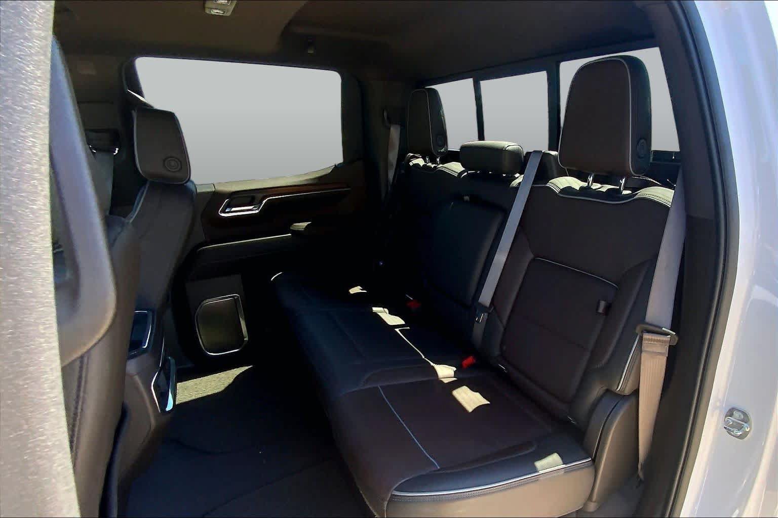 Used 2024 GMC Sierra 1500 Denali w/ Technology Package AWD/4WD image 21