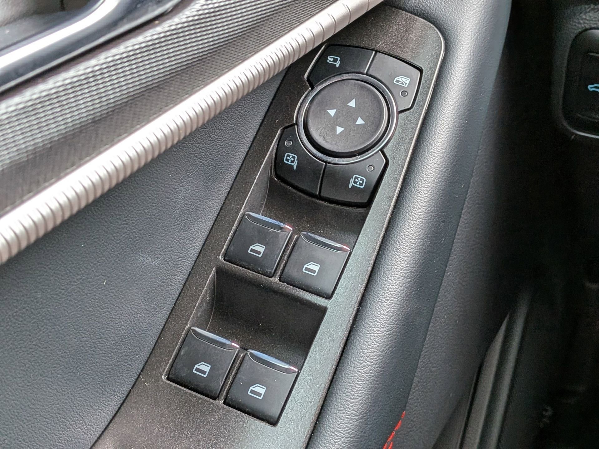 Certified 2025 Ford Explorer ST image 29