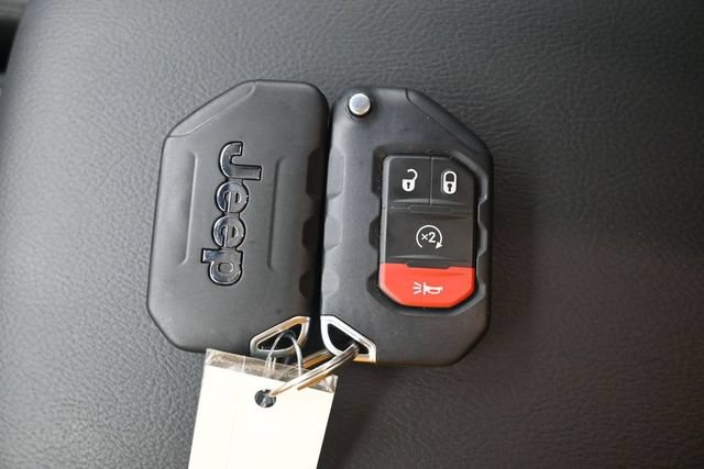Used 2025 Jeep Wrangler Unlimited Rubicon AWD/4WD image 15