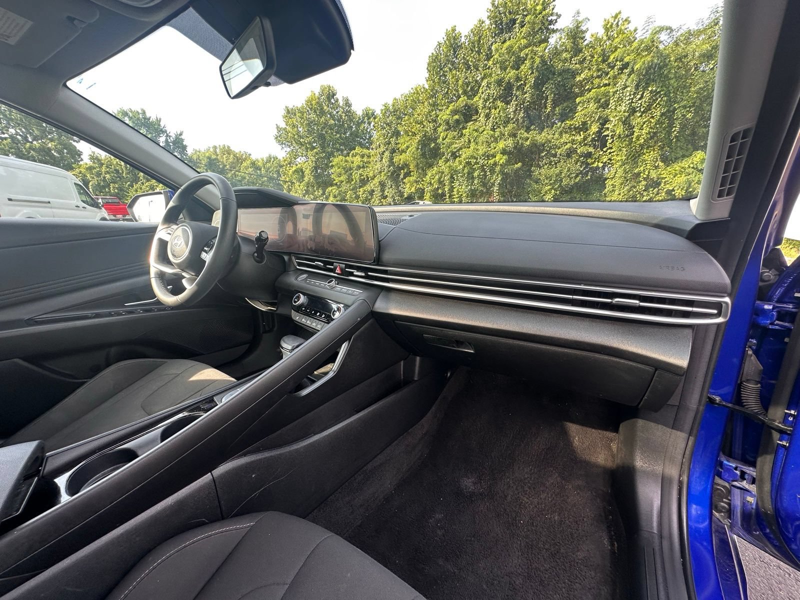 Used 2025 Hyundai Elantra SEL FWD image 25