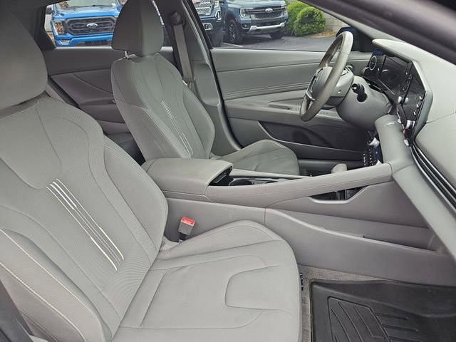 Used 2022 Hyundai Elantra SEL w/ Convenience Package FWD image 12