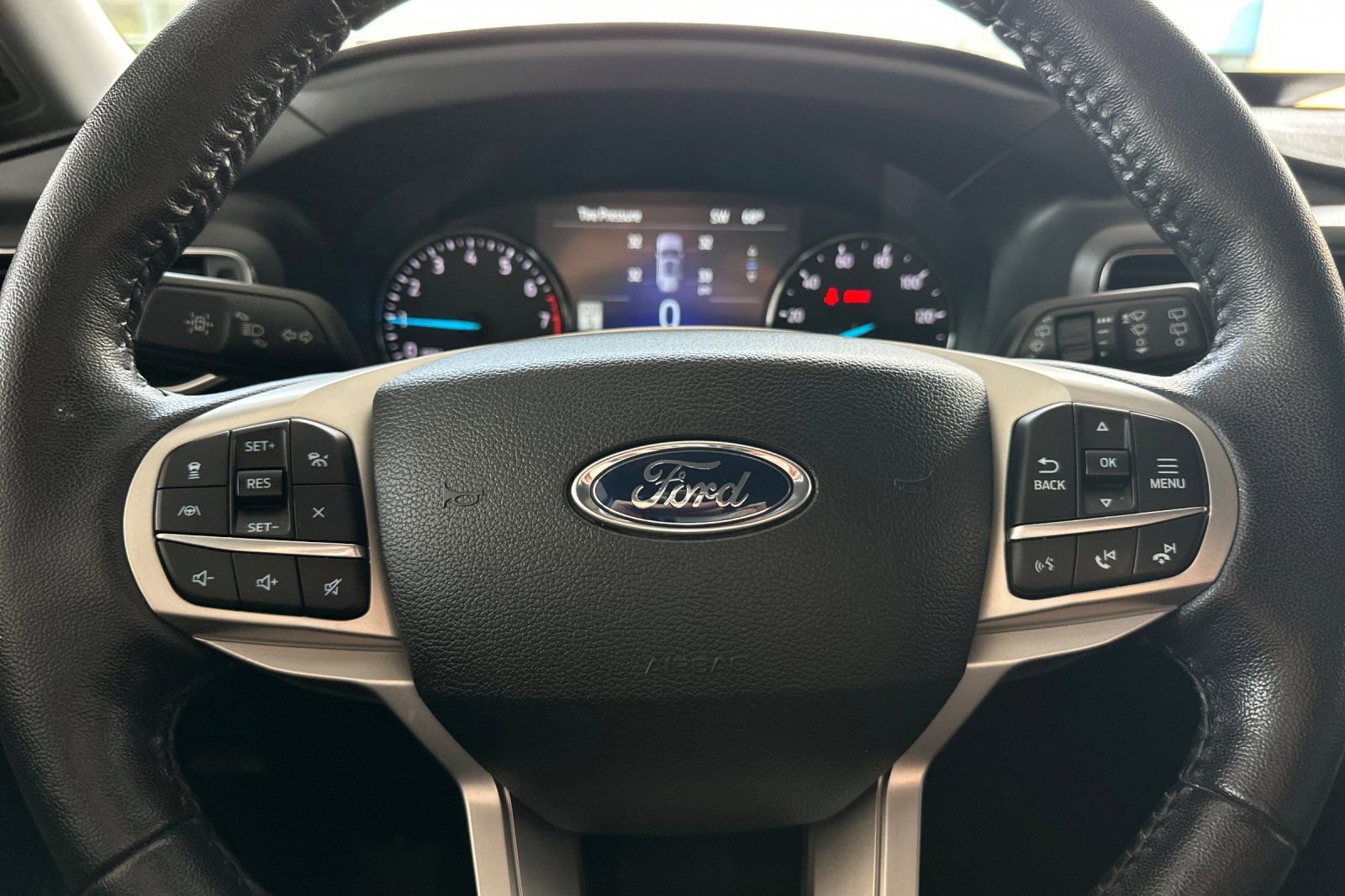Certified 2022 Ford Explorer XLT w/ Equipment Group 202A RWD image 24