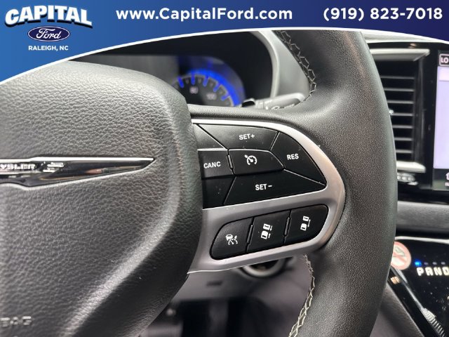 Used 2025 Chrysler Pacifica Select FWD image 22