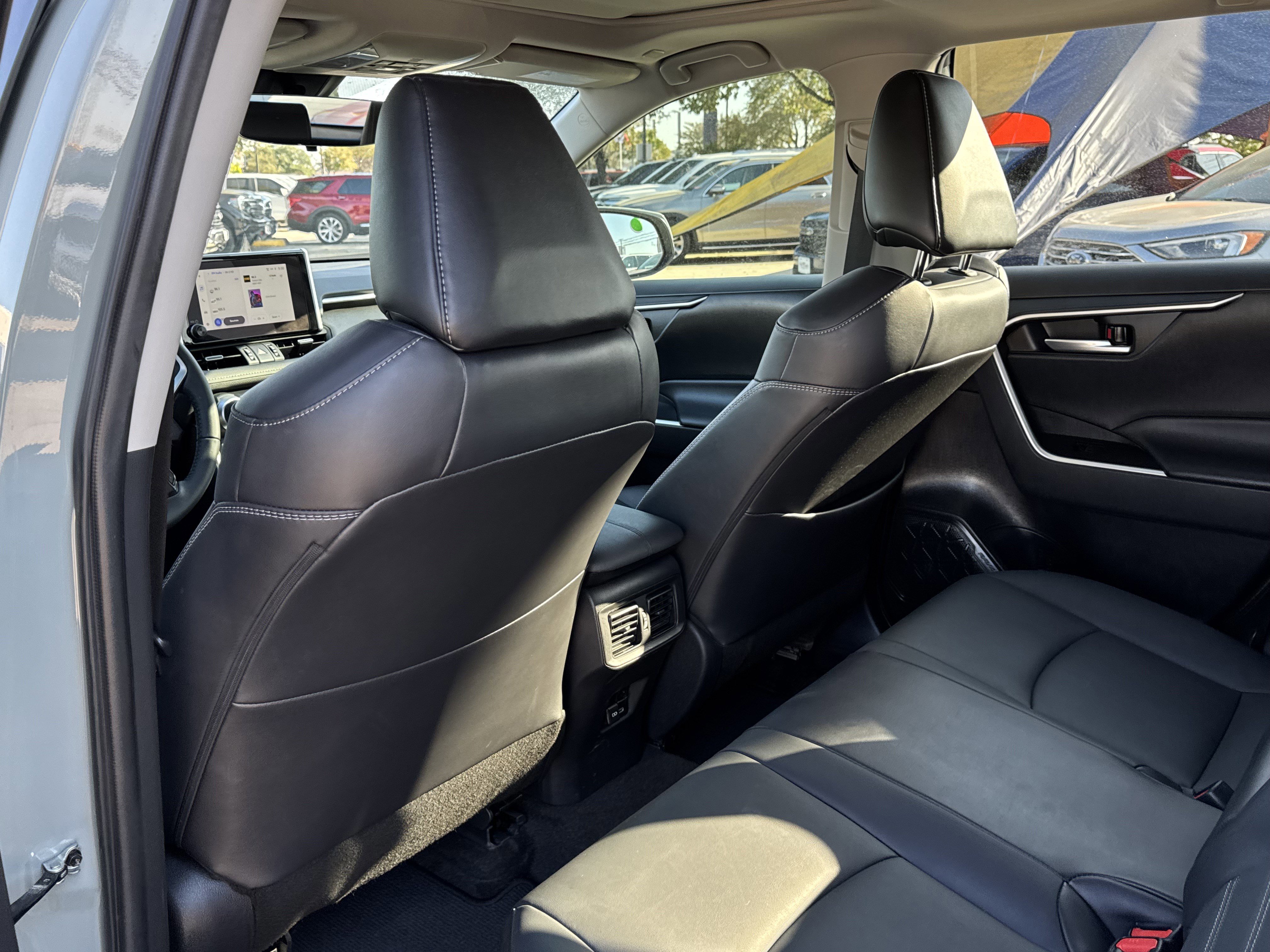 Used 2023 Toyota RAV4 XLE Premium image 15